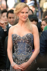 组图：妮可-基德曼登场 女神低胸美裙闪烁夺目