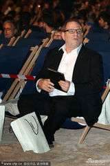 组图：《低俗小说》放映 昆汀携乌玛约翰亮相