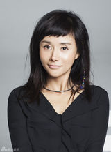 组图：游悠时尚写真 恬静笑容演绎优雅魅力