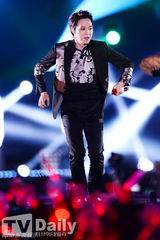 组图：JYJ热力开唱 金在中秀胸肌纹身隐现(朴有天/金俊秀)