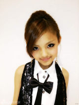 组图：日本9岁萝莉浓妆吓坏网友 似足32岁大妈