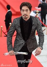 胡歌亮相红毯[1\/43]组图:胡歌亮相韩国颁奖礼 大