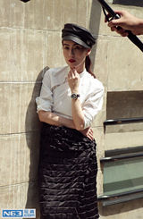 组图：林湘萍魅力街拍演绎都市时尚女郎