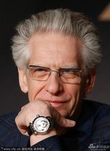 组图：《星图》朱丽安摩尔卖萌 加顿捂裙险走光