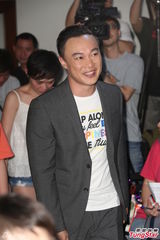 组图：陈奕迅《米．闪》发片 高温现场热昏记者