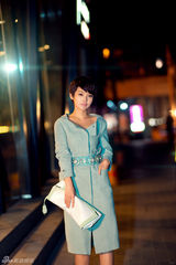 组图：张佳宁沉醉夜色魅影 玩转真空变时尚icon