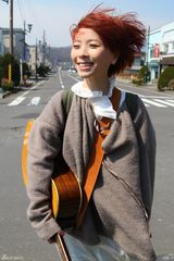 组图：黄雅莉《田园香》MV首发 自导自演过足瘾