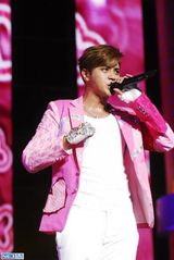 组图：罗志祥上海演唱会 花40万重做演出服