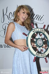 组图：幸田来未露小蛮腰催票 不停鞠躬问好