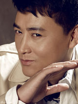 组图：刘小锋西装写真展现绅士风度