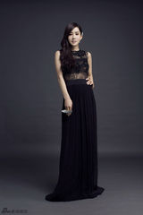 组图：张暖雅赴台拍写真 多样风格尽显优雅魅惑