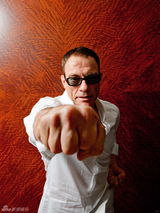 组图：尚格云顿一字马不怕模仿 学TFBoys跳舞