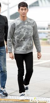 组图：金秀贤飞赴南京参加青奥会开幕式