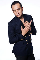 组图：黄觉个性写真展男人两面 细腻又爷们