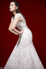 组图：王力可时尚婚纱大片 高贵冷艳吸眼球