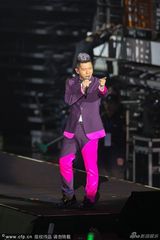 组图：羽泉火热开唱 白百何与老公激吻秀恩爱