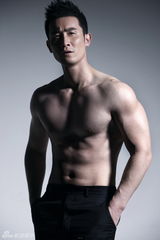 组图：奇道古铜肌肉写真彰显男人健硕魅力