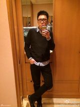 组图：《康熙》红人赵哥变型男 邪魅一笑自拍