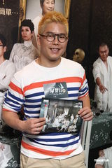 组图：郑欣宜参演舞台剧 生日与郑少秋庆祝