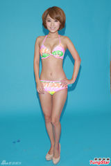 组图：罗彩玲露事业线拍写真 性感失守走光