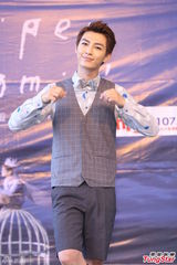 组图：炎亚纶视周杰伦为贵人 与初恋女友话题多