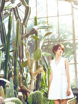 组图：唐艺昕质感大片 短发女神清新怡人