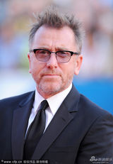 组图：评委蒂姆-罗斯现身 海上钢琴师气质儒雅