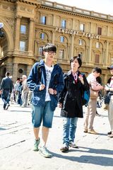 组图：张翰下岗李菲儿当导游 郑佩佩爱女探班