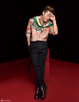 组图：贾乃亮李小璐携女首拍封面 甜馨抢尽风头