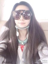 组图：范冰冰”脖套“毛衣自拍 网友：此冰太热