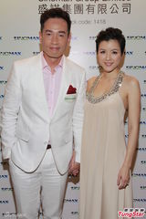 组图：陈茵媺与陈豪恩爱现身 否认因患病退隐