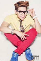 组图：2PM成员Jun.K写真 鲜艳潮搭个性足