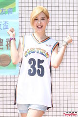 组图：蓝正龙盼早生子 为娇妻改冲动个性