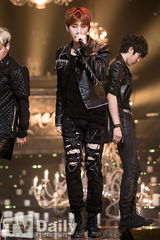 组图：infinite等献唱表演 EXO-K缺席仍夺冠