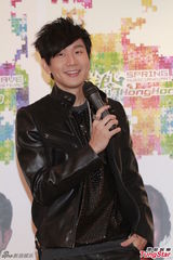 组图：无惧香港春浪遇风雨 林俊杰自夸招好天气