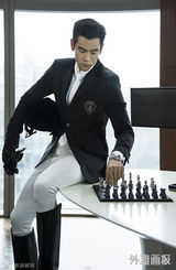 组图：彭于晏英挺马术装演绎制服诱惑