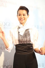 组图：何炅叶璇许茹芸等群星出席时尚盛典