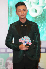 组图：《离婚律师》发布会 姚晨大笑忙卖萌