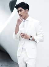 组图：井柏然帅气封面 气质儒雅笑容清新