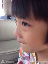 组图：吴镇宇晒儿子洗澡害羞照 费曼伤心流泪