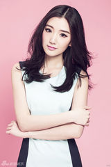 组图：毛晓彤时尚写真 眼神清澈神采灵动