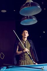 组图：立威廉登时尚杂志 抢眼台球照变超级熟男