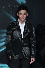 组图：张柏芝现身北京 白衣搭黑裙干练又妩媚