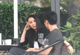 独家：夏雨胡静与友人喝下午茶 巧遇颜丹晨