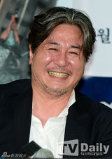 组图：李贞贤出席试映会 白裙显清新纯美