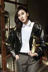 组图：杨恭如街头演绎百变风格 时尚范十足