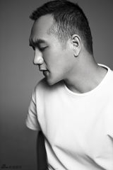 组图：黄觉闷骚系黑白大片 展现率真另类时尚