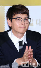 宋慧乔逃税风波后首现身 黑衣低调显憔悴