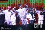组图：BOYFRIEND回归首秀 露性感腹肌