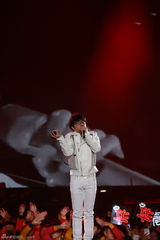 组图：众星齐聚湖南卫视跨年 有温情有意外